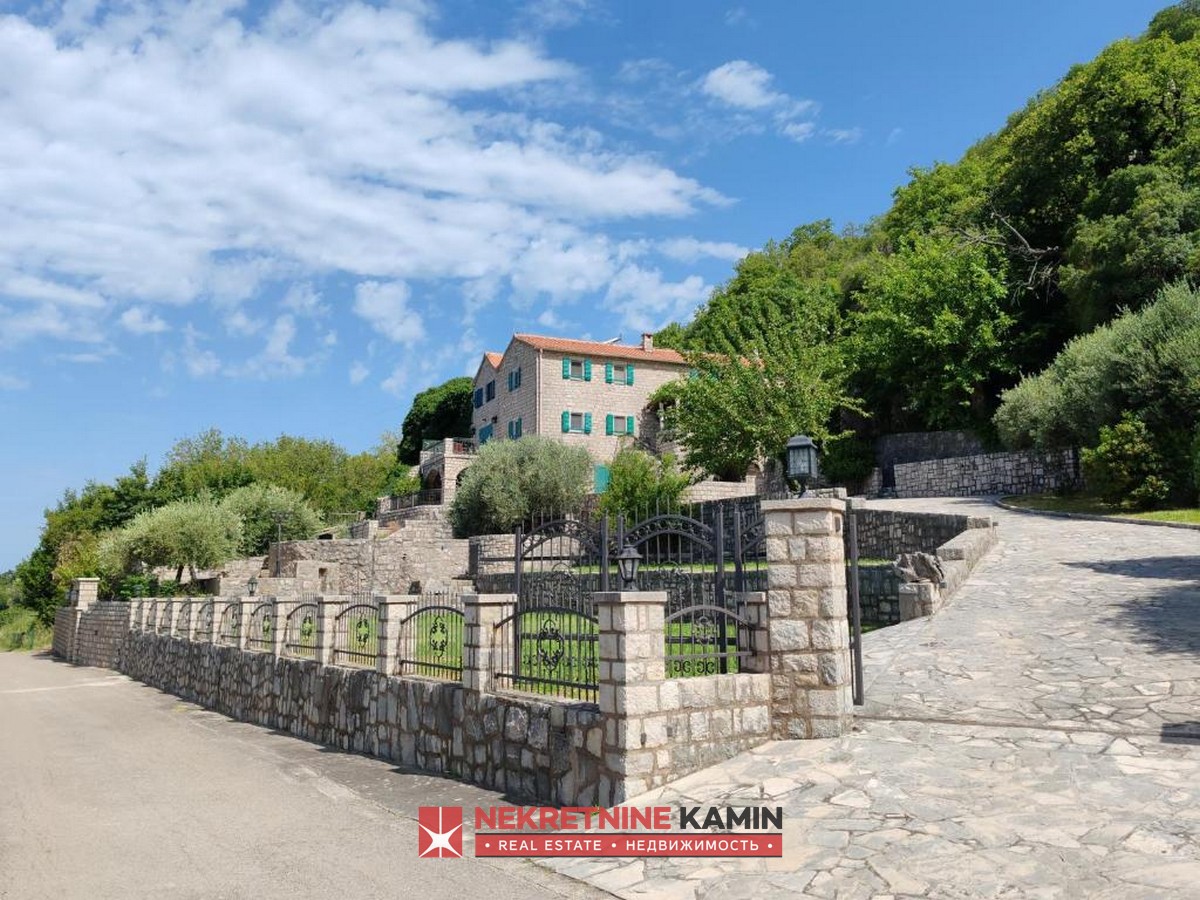 Stone Villa with Pool for One-Year Rental, Tudorovići